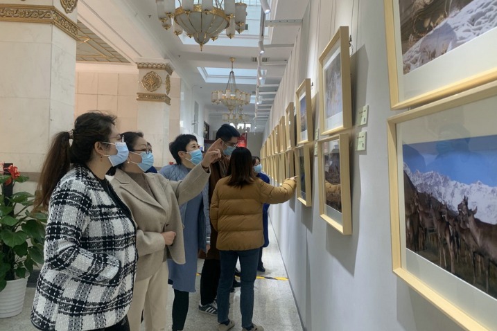 Photo exhibition shows Yugur culture