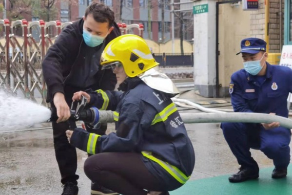 Shanghai university unveils 1st foreign student firefighting volunteer team