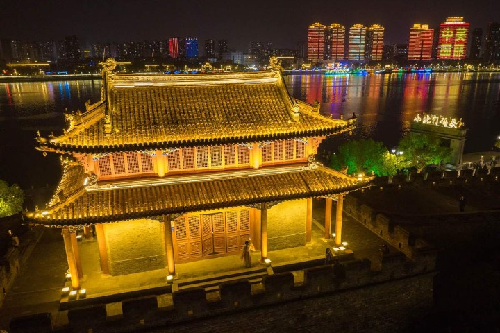 Ancient city in lights shows dazzling night views