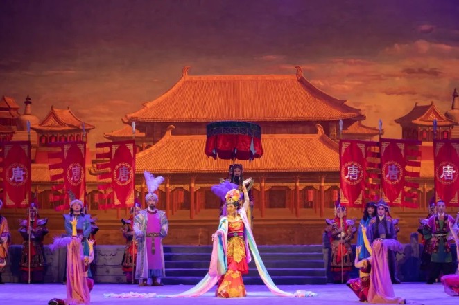 Modern Peking Opera highlights Dunhuang Culture