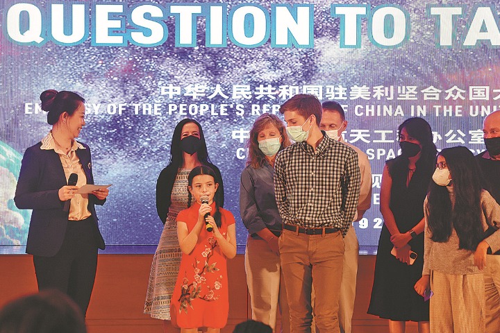China's orbiting astronauts answer US students' questions