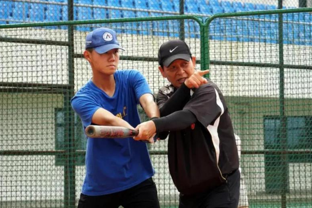 Coach from Taiwan brings baseball to Fujian