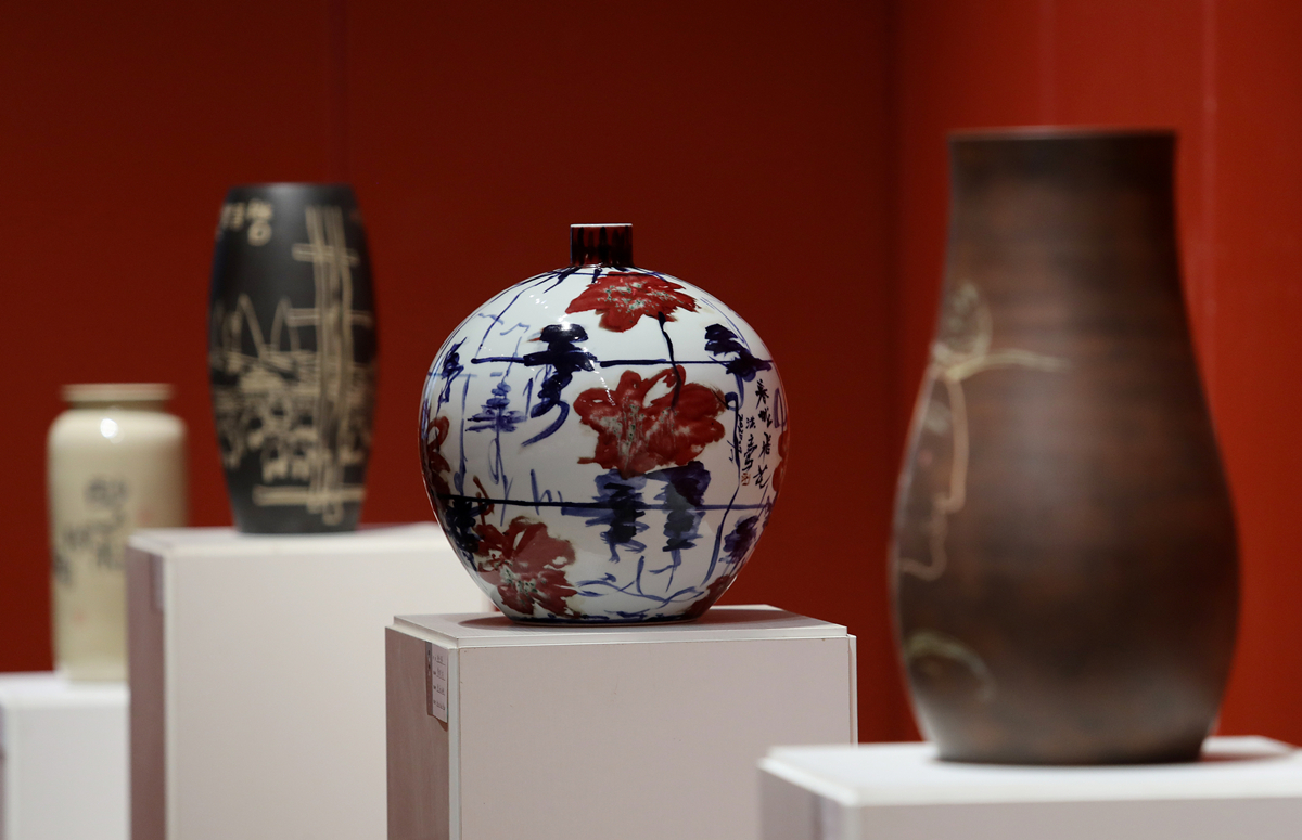 Ceramics exhibit using Yunnan clay promotes cultural exchanges