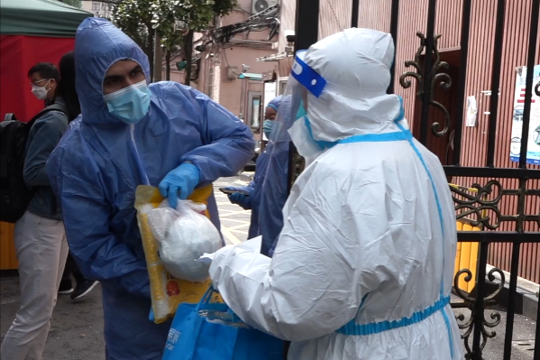Shanghai moments: Nepali volunteer helps pandemic-hit community