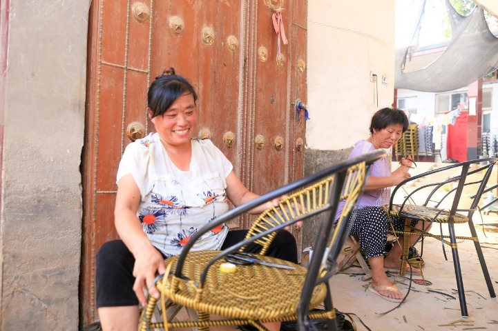 How-to China: Villagers weave better lives