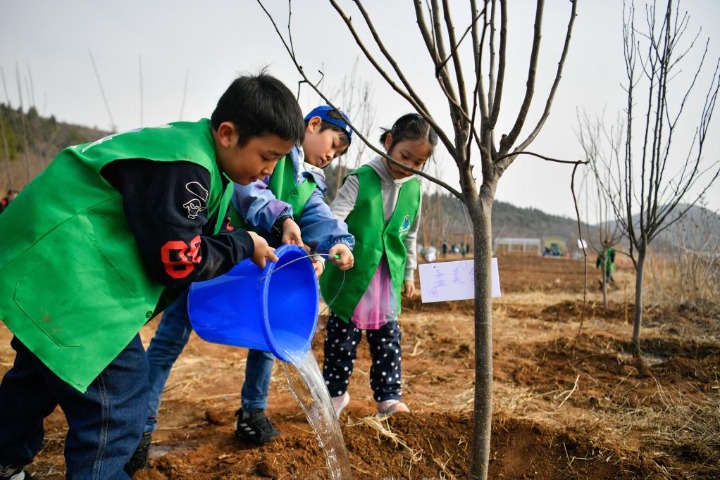 China to highlight green, low-carbon development philosophy in school education