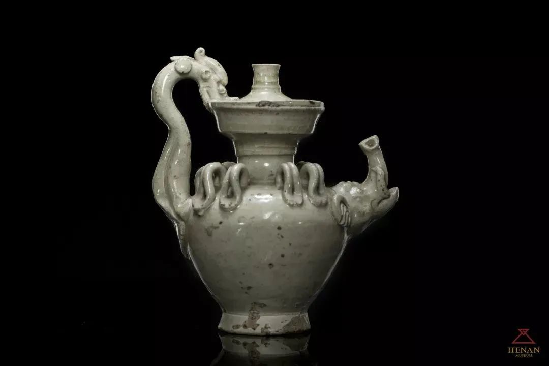 White-glazed ewer embodiment of porcelain artistry in ancient Henan