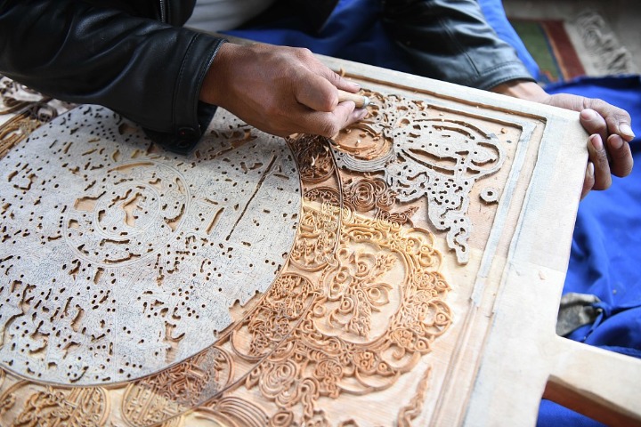 Pusum carving creates job opportunities for Tibetan people