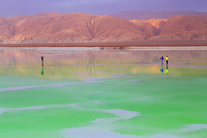 Qinghai lake resembles shining piece of emerald
