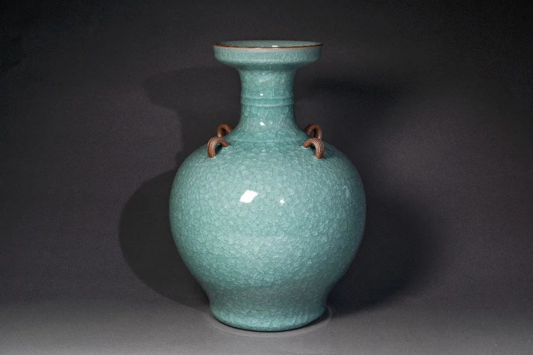 Zhejiang exhibit features celadon pieces and swords