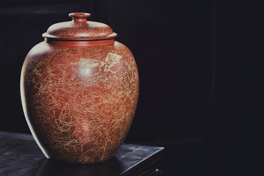 Purple clay pottery art on exhibit in Yunnan