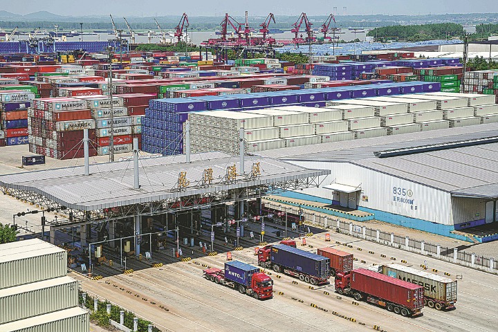 Maersk gets back to business in Shanghai
