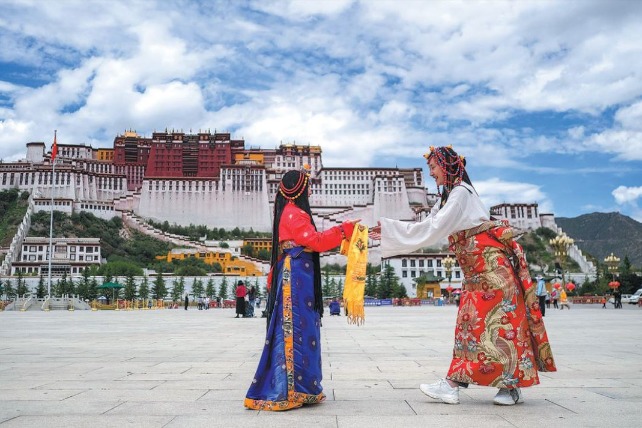 Tibet issues coupons to boost local tourism