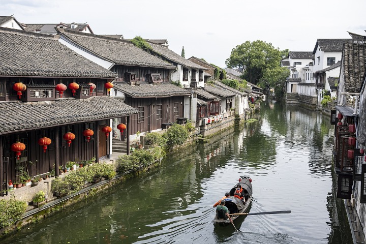 Tourists visit hometown of Lu Xun in summer