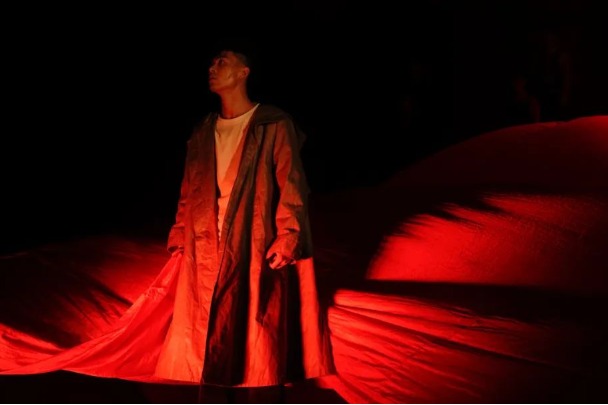Avant-garde romance drama comes to Guangdong theater