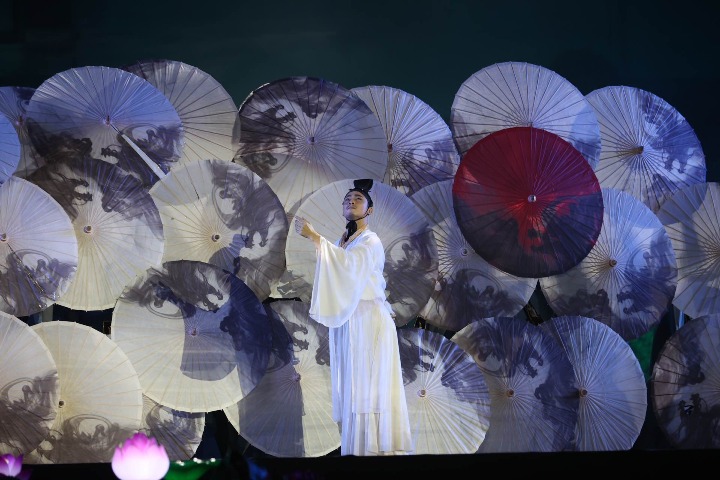 Performance honoring Qu Yuan staged in Hubei