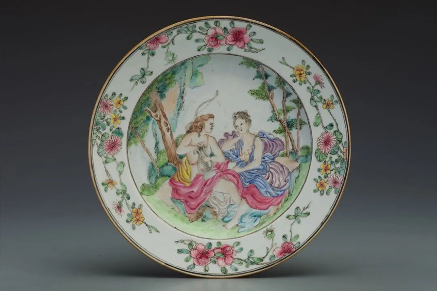 Tianjin exhibit unveils charm of Jingdezhen porcelain