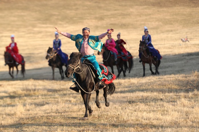 Xinjiang offers spectacle for tourists