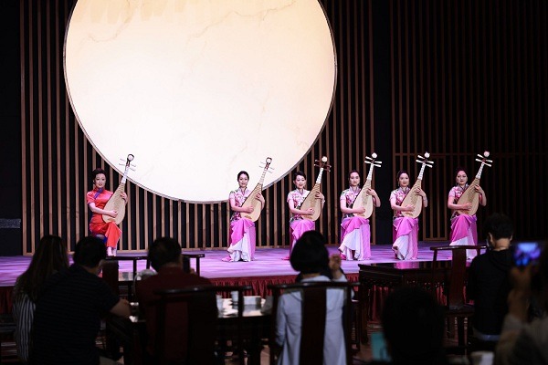 Grand Canal Theatre of Yangzhou puts on tea shows