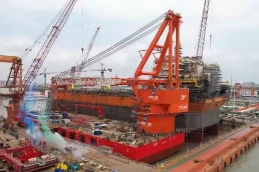 Multifunctional floating crane launched in Haimen