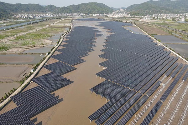 China's first solar-tidal photovoltaic power plant connected to grid