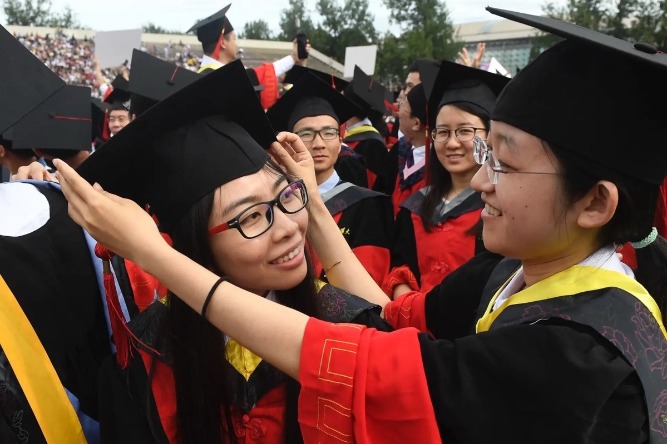 Chinese SOEs to recruit more university graduates