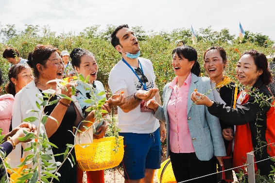 Chinese goji berries become star of Ningxia tour