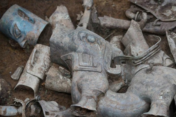 Large quantities of bronze artifacts unearthed from sacrificial pit