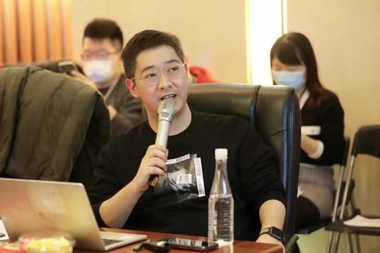 Symposium on online comedy show wraps up in Beijing