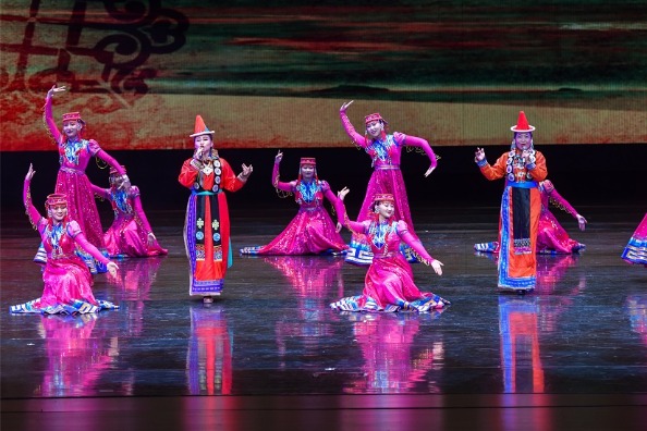 Traveling song-and-dance show highlights Mongolian culture