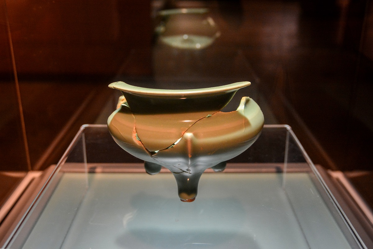 Hangzhou exhibit features relics from Song Dynasty imperial tombs