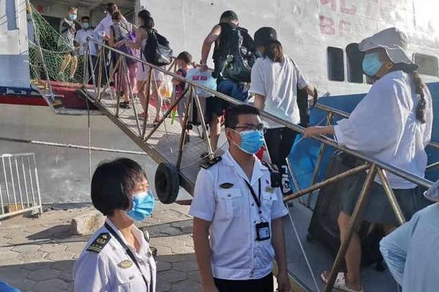 Tourists left stranded in Beihai, Guangxi