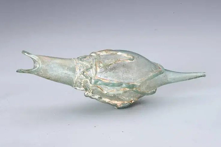 Duck-shaped glass vessel is evidence of East-West exchanges in 5th century