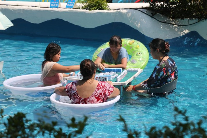 Hot? People play mahjong while sitting in ice
