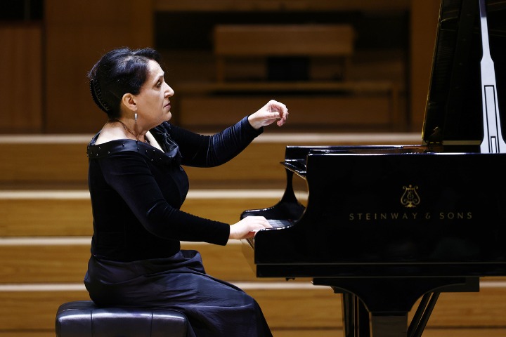 Cholakian gives piano recital in Beijing