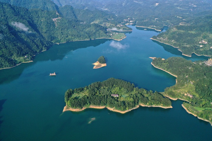 Chongqing’s Xiaonanhai scenic area is home to alpine freshwater lake