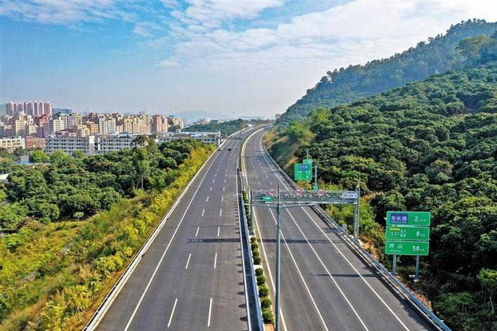 Shenzhen powers ahead in transport