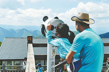 Parent-child tours boost recovery of domestic tourism