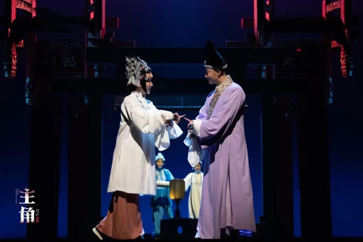 Drama presents story of a shepherd girl who rises to fame as an opera actress