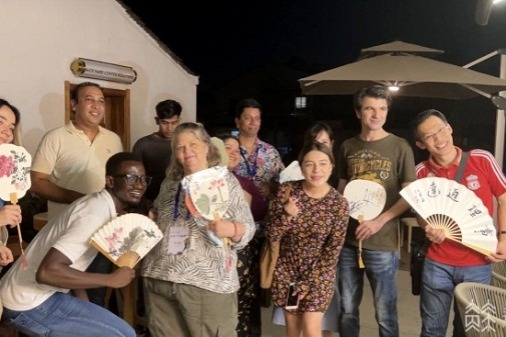 Foreigners visit Yixing, China's pottery capital