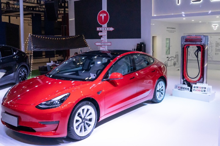 Tesla runs 100 superchargers in Beijing