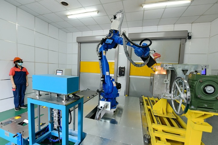 China's industrial robot output surges in 2021