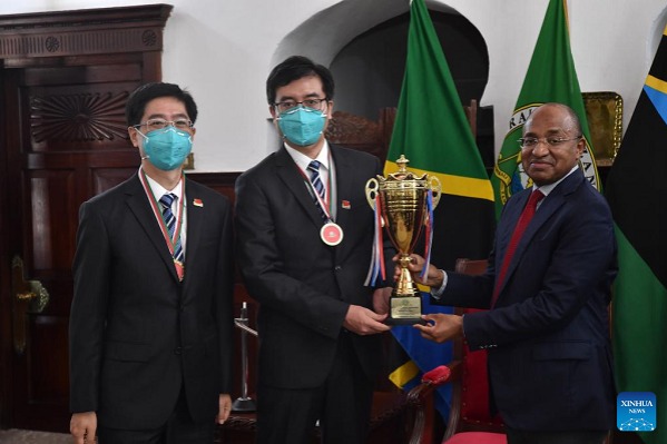 Tanzania's Zanzibar awards medals to Chinese medical team for service