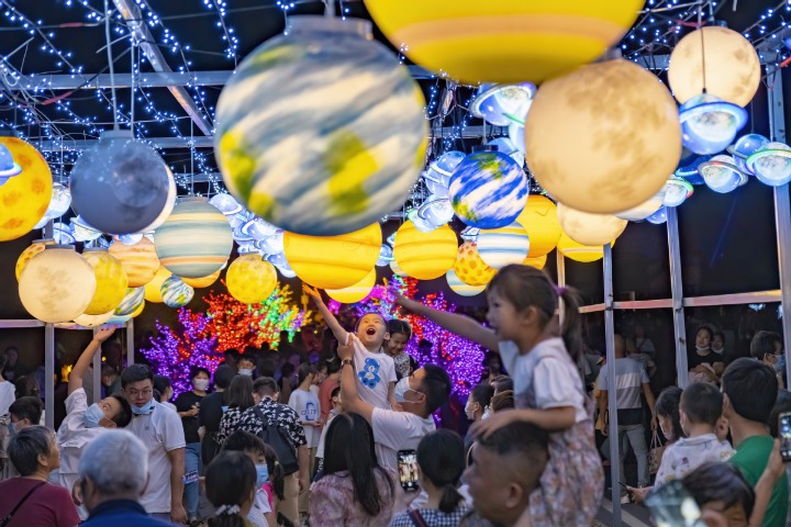China sees over 73m domestic tourist visits during Mid-Autumn Festival holiday