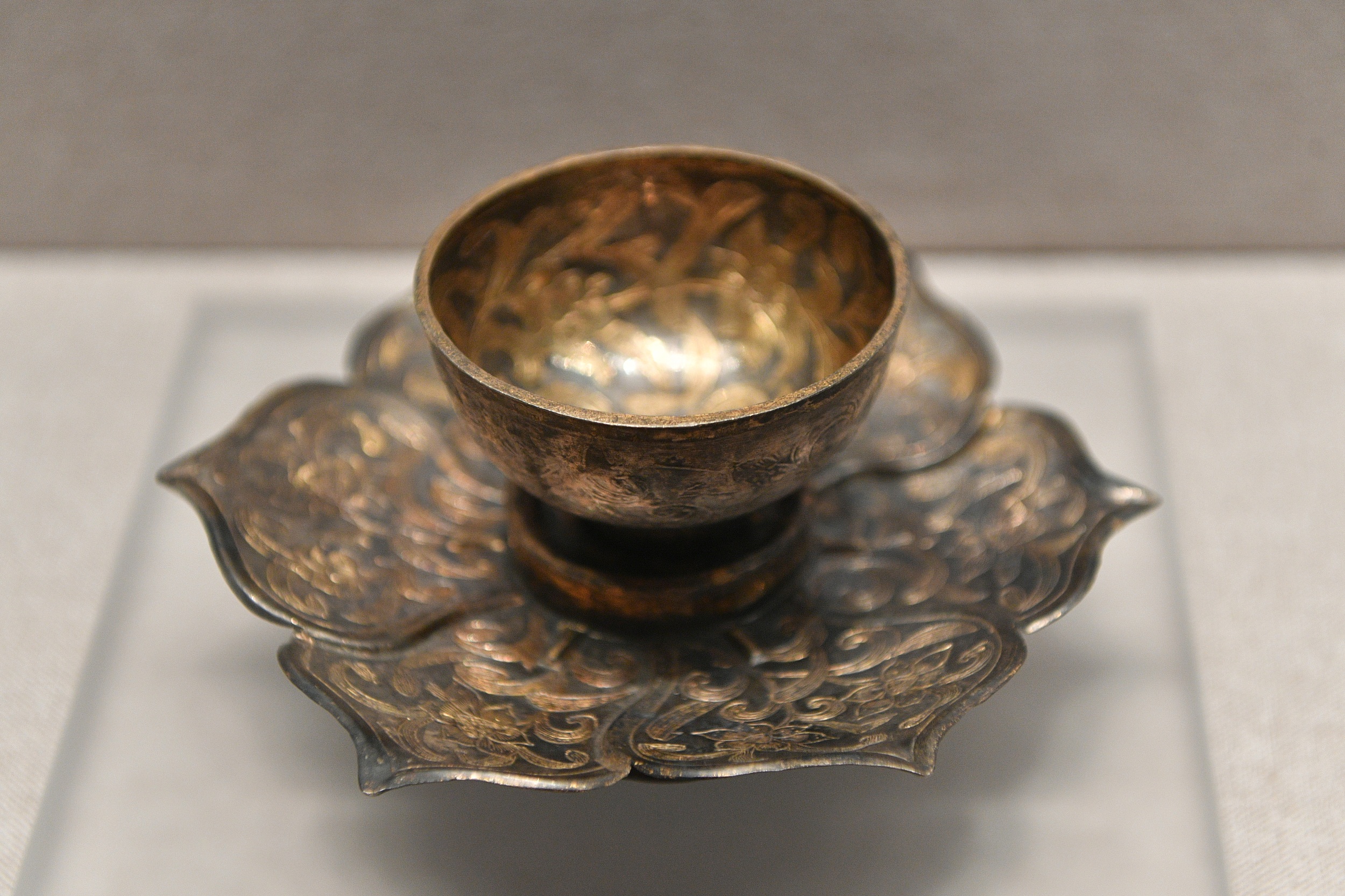 Burial items of Southern Song Dynasty exhibited in Jiangsu