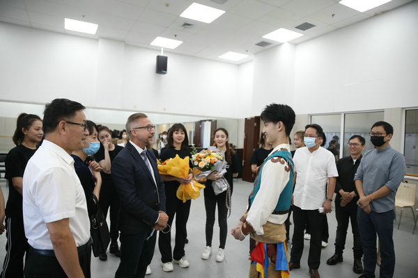 Tony nominated choreographer to teach at Beijing Dance Academy