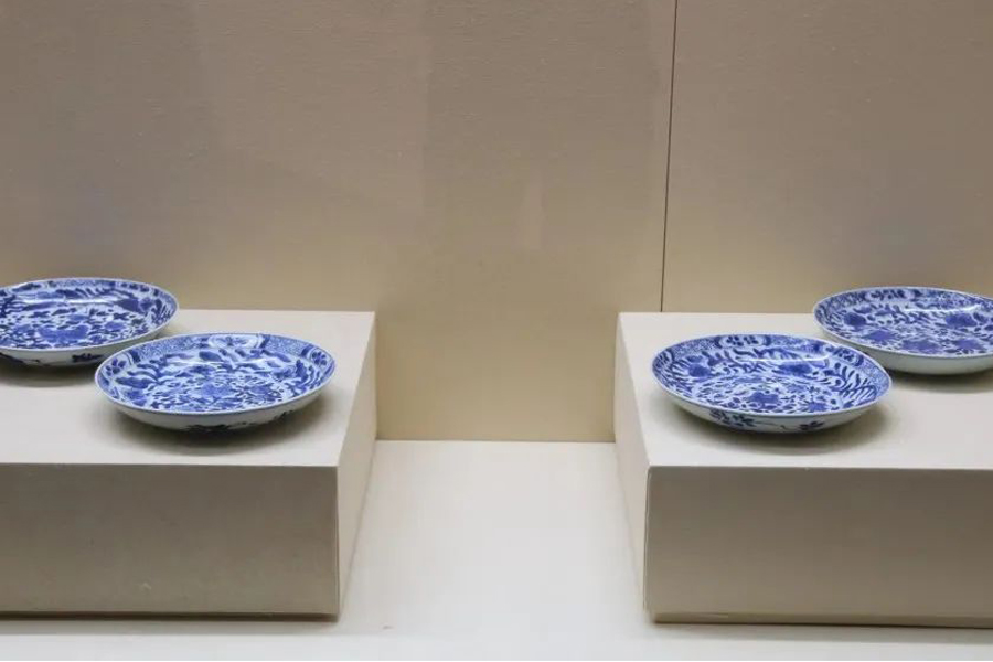 Ceramics salvaged from shipwreck exhibited in Fujian