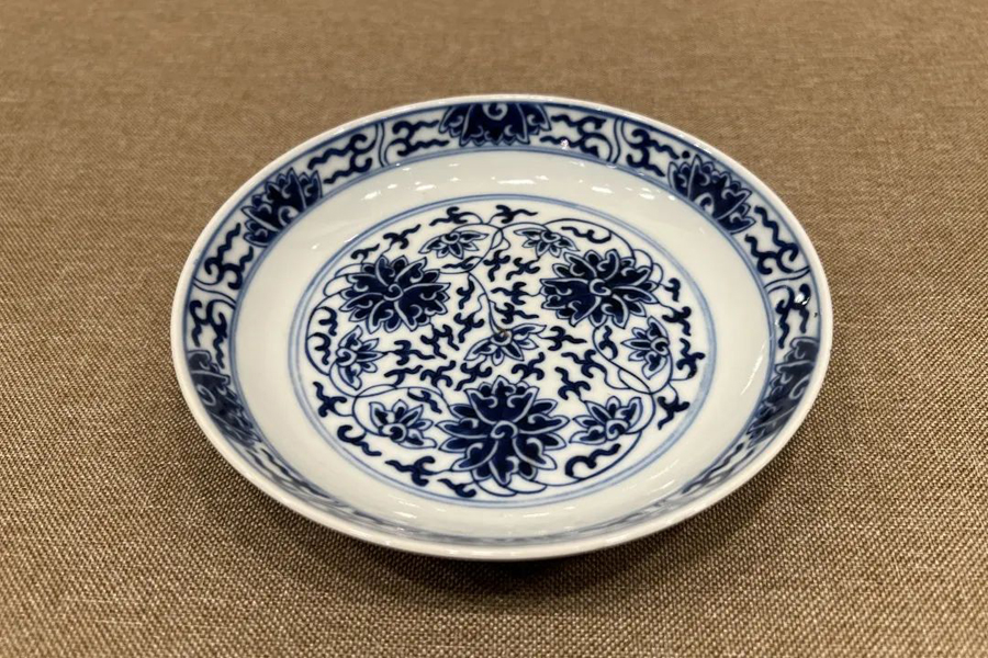 Ming and Qing dynasties blue-and-white ceramics on exhibit in Fujian