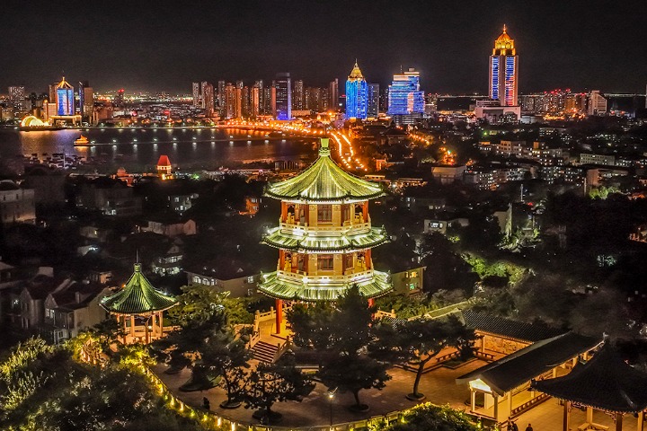 Xiaoyushan Park draws tourists to enjoy picturesque vistas of Qingdao