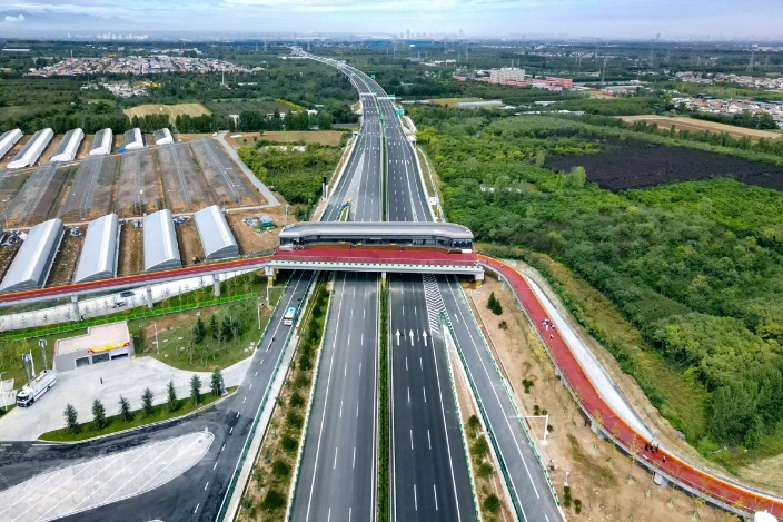 Integrated expressway service zone opens in Xi'an